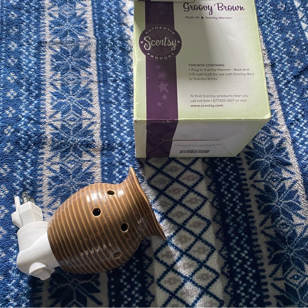 SCENTSY Groovy Brown Ceramic Outlet Plug In Wax Warmer & Night Light  EUC